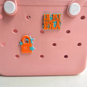 Charm de sac Bogg In My Showgirl Era, breloque cadenas orange Bogg, bouton de sac Bogg Showgirl, breloque de sac Life of a Showgirl, cadeau pour les fans de Taylor