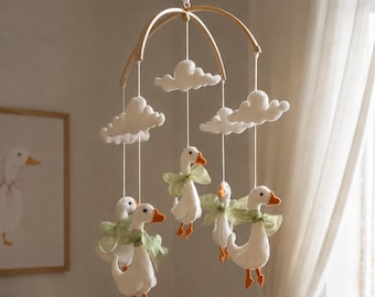 Mobile bébé oies, mobile de berceau avec oies, mobile en feutre, décoration neutre pour chambre de bébé, mobile nuage fait main, thème oies pour chambre de bébé