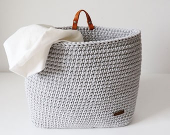 Large modern wall basket with leather handle, Crochet basket for hall storage, Crochet wall decor, Scandinavian home, Entryway organizer.