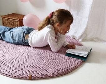 Chunky dusty pink round rug, Danish pastel room decor for girls, Solid soft and fluffy play mat, Handwoven with organic cotton cord.
