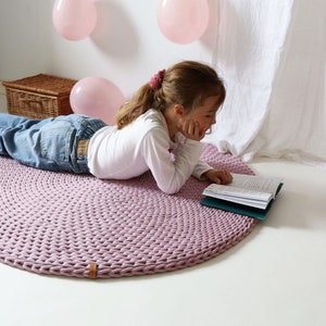 Chunky Knit Round Rug: Dusty Pink Organic Cotton Play Mat