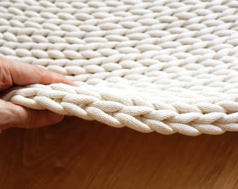 Chunky creamy white round rug, Thick and soft carpet for bedroom, Unusual decoration for interior design, Aesthetic living room accent.