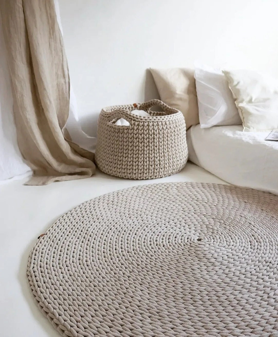 Chunky Handwoven Rug With a Modern Pattern, Fluffy Round Carpet for ...