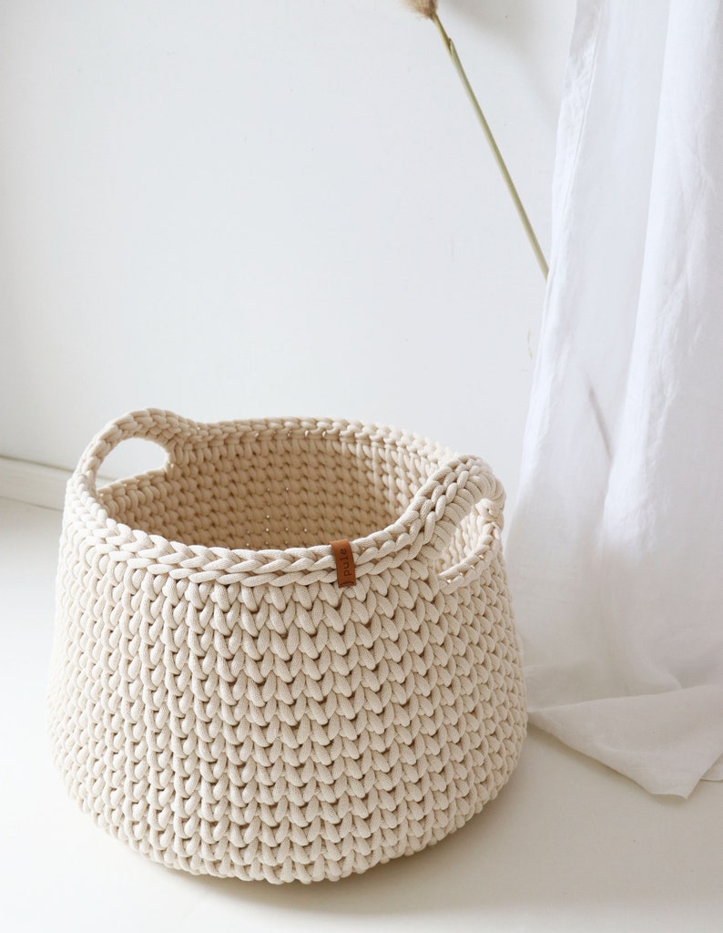 Large cream woven basket, Storage bin for room clothes, Modern laundry hamper with handles, Bathroom organization idea. zdjęcie 5