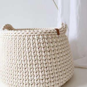 Large cream woven basket, Storage bin for room clothes, Modern laundry hamper with handles, Bathroom organization idea. zdjęcie 6