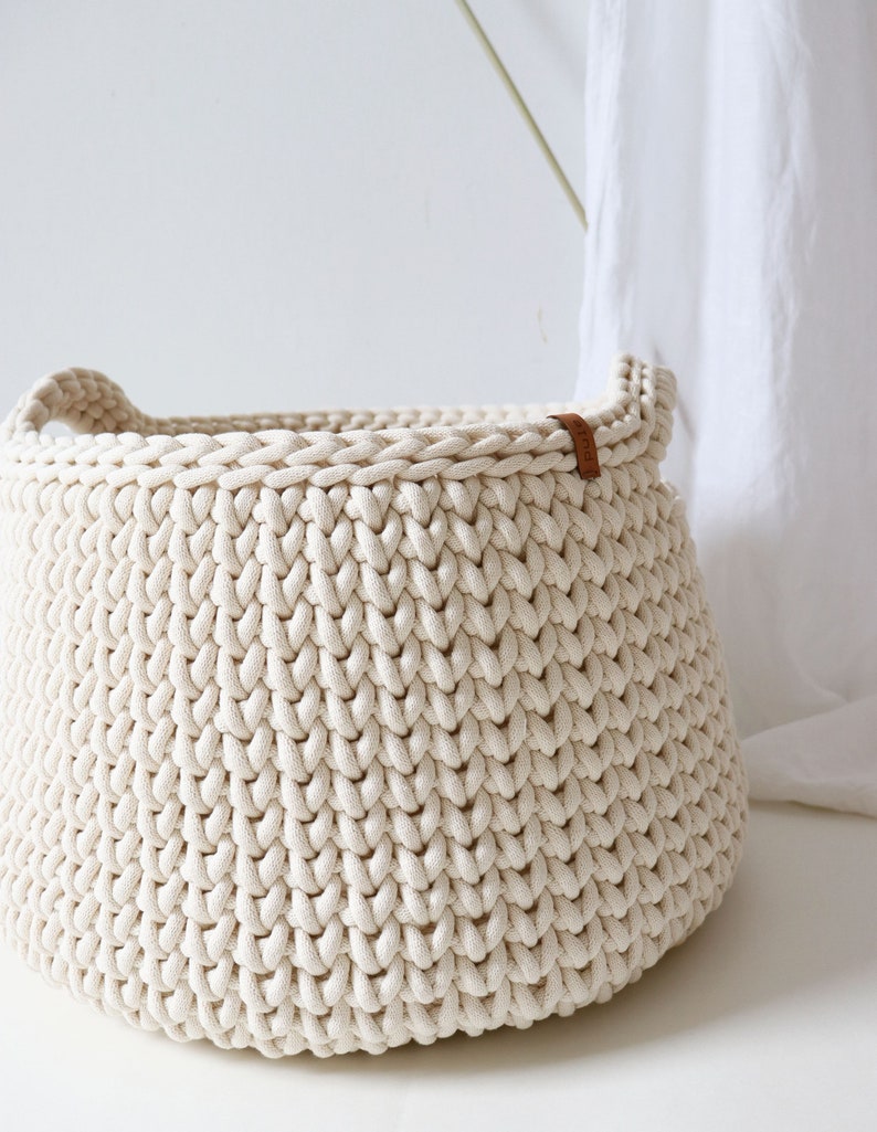 Large cream woven basket, Storage bin for room clothes, Modern laundry hamper with handles, Bathroom organization idea. zdjęcie 6