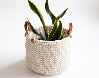 Medium size plant pot for indoor plants, Hand woven rope basket with handles, Neutral home decor, Original gift for flower lovers.