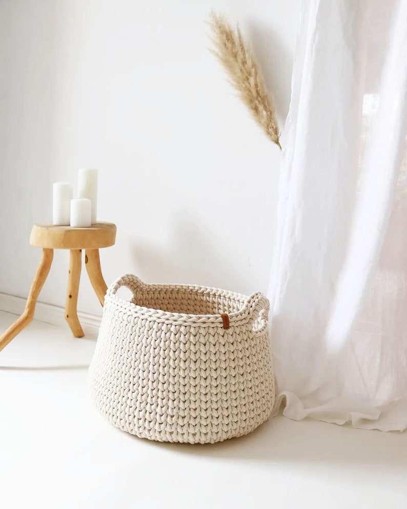 Large cream woven basket, Storage bin for room clothes, Modern laundry hamper with handles, Bathroom organization idea. zdjęcie 7