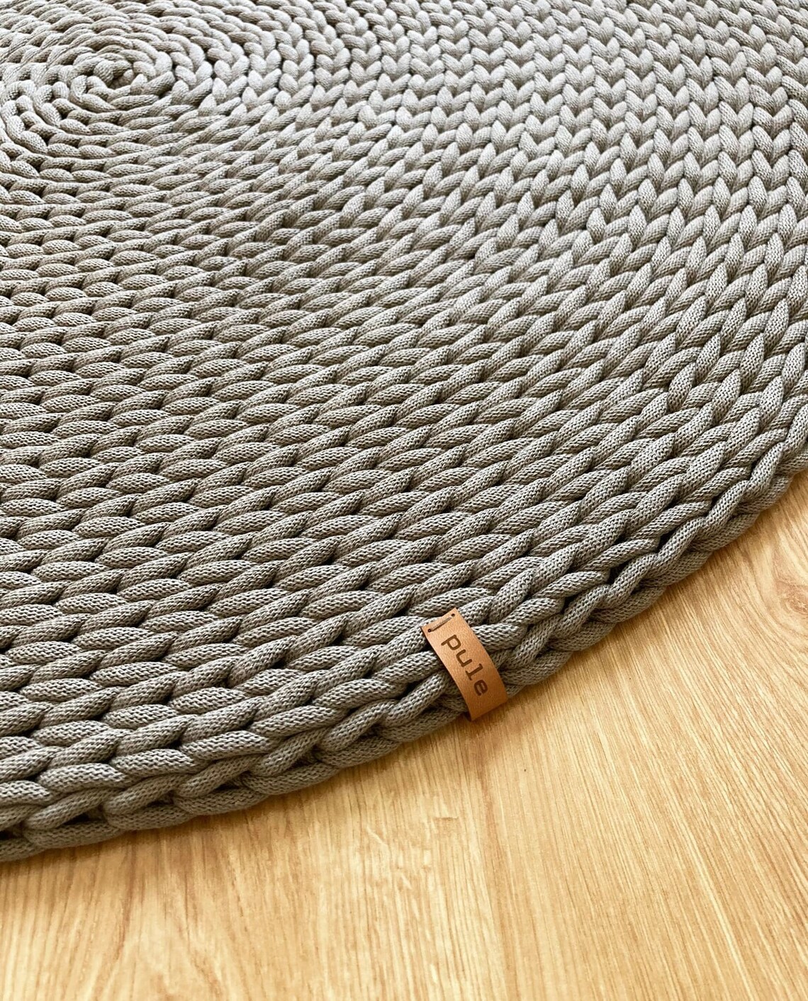 Chunky Handwoven Rug With a Modern Pattern, Fluffy Round Carpet for ...