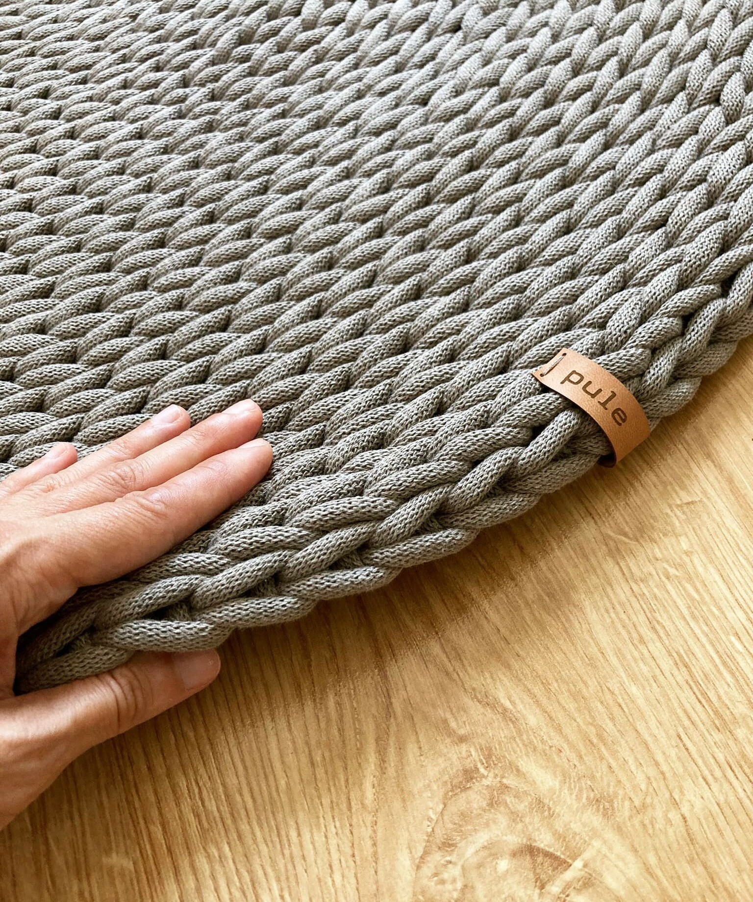 Chunky Handwoven Rug With a Modern Pattern, Fluffy Round Carpet for ...