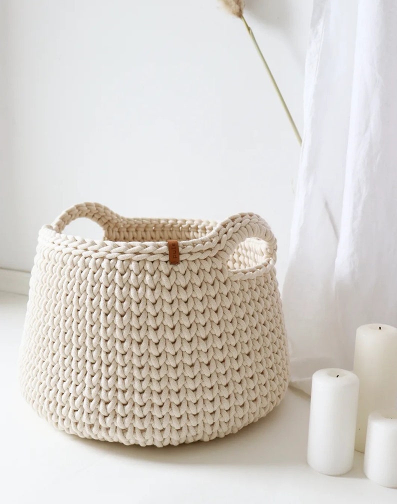 Large cream woven basket, Storage bin for room clothes, Modern laundry hamper with handles, Bathroom organization idea. zdjęcie 3