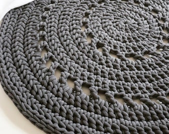 Super chunky handwoven carpet in boho style, Round braided rug in graphite, Bedside aesthetic floor mat.