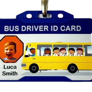 子供用/子供用バス運転手ロールプレイIDカード（オレンジ色のストラップ付き）- 名前と写真入り