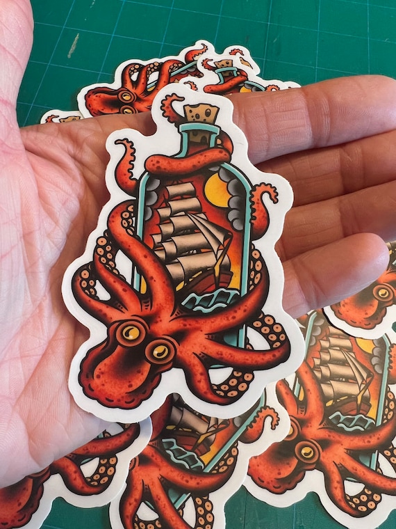 Vintage Tattoo Style Octopus Art T-Shirt & Gift Vintage Tattoo Style Octopus Art T-Shirt & Gift
