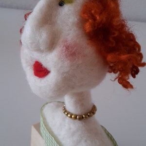 Charakterkopf mit der Nadel gefilzt, Dekobüste, Gefilzte Damenbüste, Dekokopf, Unikat, Needlefelted doll, Soft sculpture, Artdoll, unique Bild 2