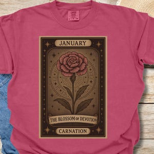 T-shirt tarot fleurs de naissance, t-shirt zodiaque de janvier, chemise unisexe teinte en pièce, haut de carte de tarot floral, t-shirt graphique botanique