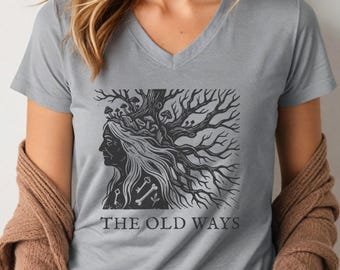 The Old Ways Crone illustration T-Shirt | Pagan nature design