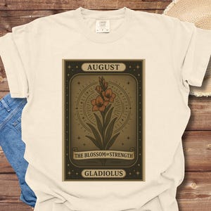 T-shirt tarot fleurs de naissance, t-shirt zodiaque août, chemise unisexe teinte en pièce, haut de carte de tarot floral, t-shirt graphique botanique