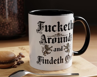 Grappige middeleeuwse mok: gotische koffiekop "Fucketh Around and Findeth Out"