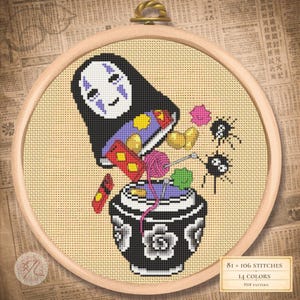 Puede incluir: Juego de tres tazas de cerámica con acabado mate moteado. Las tazas son de color crema, gris claro y gris oscuro. Cada taza tiene un diseño simple y minimalista.