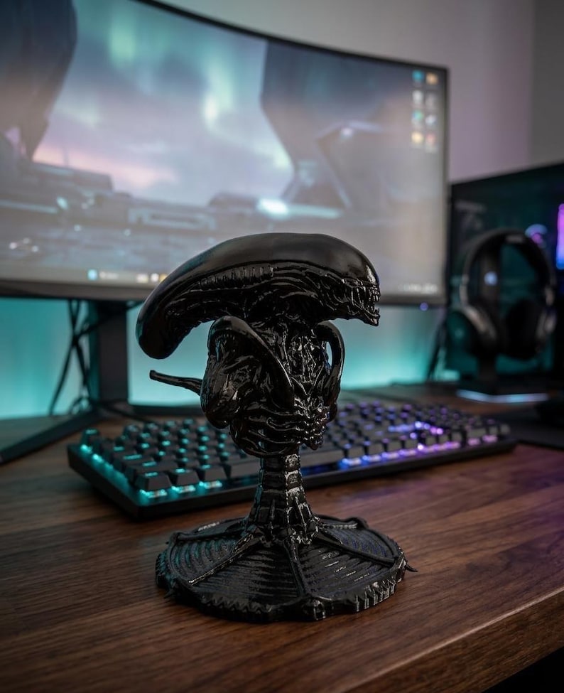 Xenomorph Using Computer Xenomorph Alien Bust - 24cm 3D Printed Horror Statue - High Gloss ...