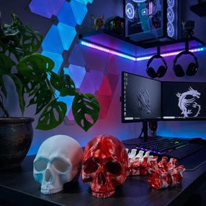 Troféu de Crânio de Predador com Espinha Sangrenta - Réplica de Caçador de Alienígenas de 34 cm - Decoração Artística Gore Pintada à Mão para Sala de Jogos de Terror