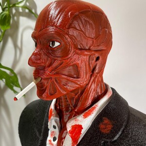 Busto horror di zio Frank - Scultura anatomica ispirata a Hellraiser - Statuina cenobita dipinta a mano - Decorazione gotica per la casa inquietante e regalo per ventagli immagine 7