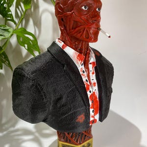 Busto horror di zio Frank - Scultura anatomica ispirata a Hellraiser - Statuina cenobita dipinta a mano - Decorazione gotica per la casa inquietante e regalo per ventagli immagine 6