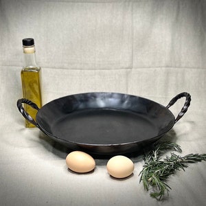 Blacksmith, Handmade, Carbon Steel Paella Pan (Roasting Pan) 13 inch, Leaf details, Nonstick