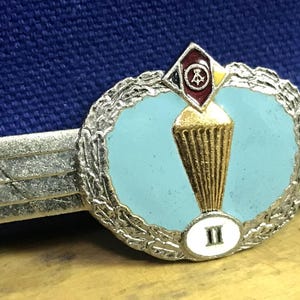 Early East German Fallschirmjager / paratrooper badge