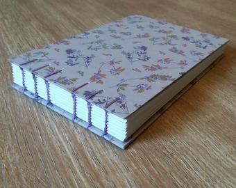 Handgebundenes Skizzenbuch, koptische Bindung, floral, lila, selbst gebundenes Buch