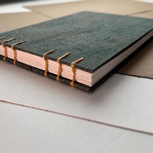 Handgebundenes Skizzenbuch Kork, koptische Bindung, selbst gebundenes Buch, Skizzenbuch koptisch, blau