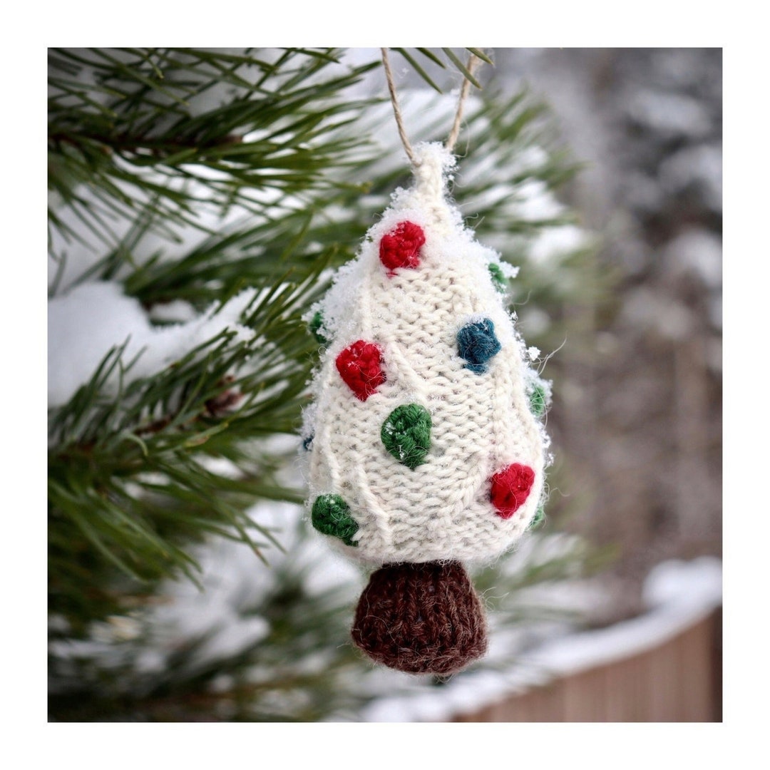 Christmas Tree Garland Knitting Pattern. Knitted Christmas Decor