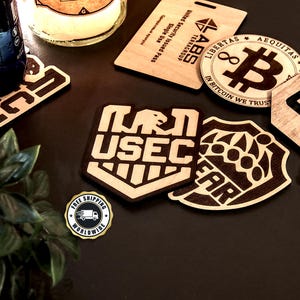 Posavasos de Escape de Tarkov – Decoración de juegos de madera – Posavasos con el logo de Bear Usec – Idea de regalo geek