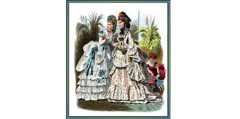 K&ouml;nnte beinhalten: Drei Frauen in Vintage-Kleidern stehen in einer Gartenlandschaft. Die Frau in der Mitte tr&auml;gt ein wei&szlig;es Kleid mit schwarzen Punkten. Die Frau links tr&auml;gt ein wei&szlig;es Kleid mit blauen Verzierungen. Die Frau rechts tr&auml;gt ein rotes Kleid.