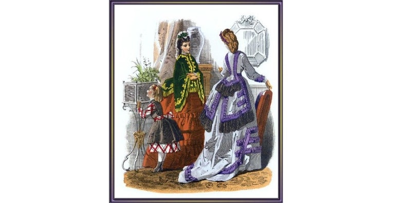 K&ouml;nnte beinhalten: Eine antike Illustration zeigt drei Personen in historischer Kleidung. Ein junges M&auml;dchen in einem schwarzen Kleid mit roten und wei&szlig;en Akzenten steht in der N&auml;he einer Vitrine. Zwei Frauen tragen aufwendige Kleider, eines gr&uuml;n und eines grau mit lila Akzenten.