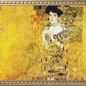 Pode incluir: Uma impressão emoldurada de uma pintura de Gustav Klimt. A obra apresenta uma mulher em um vestido dourado e estampado, com um chapéu preto e uma gola branca. O fundo é uma mistura de tons dourados e amarelos, com padrões decorativos.