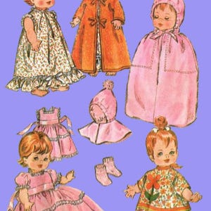 Puede incluir: Ilustración vintage de muñecas bebé con varios atuendos. Las muñecas están representadas con vestidos, una bata y una capa con capucha. Los atuendos son en tonos de rosa, naranja y estampados florales. La imagen tiene una estética retro con una paleta de colores suaves.