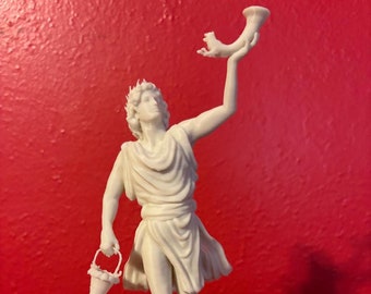 Lar (model 2) Bone Color, Lararium/horn in left hand