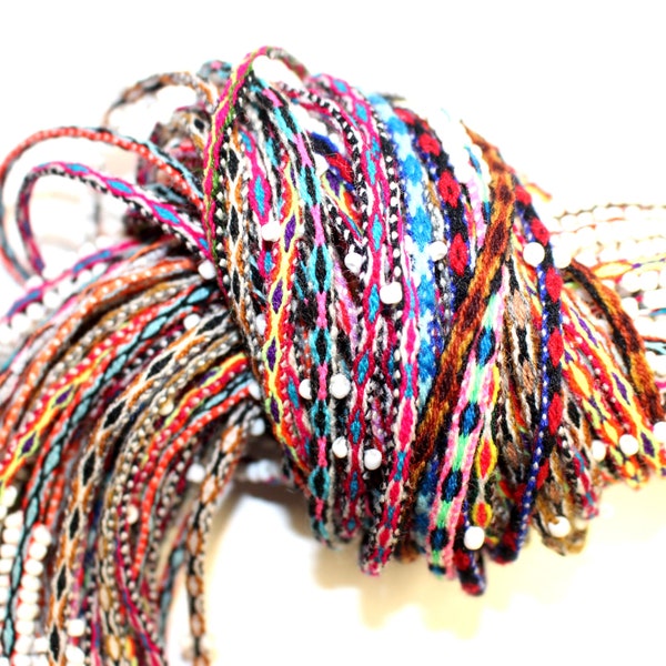 Lot de 50 pièces de bracelets tresses péruviennes Watana hippie chic style amérindien authentique du Pérou