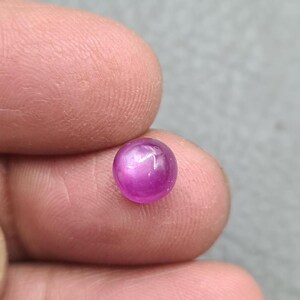 Naturalny różowo-czerwony rubinowy kaboszon: jedwabisty rubinowy kamień szlachetny, kryształowy kamień leczniczy 2 szt.