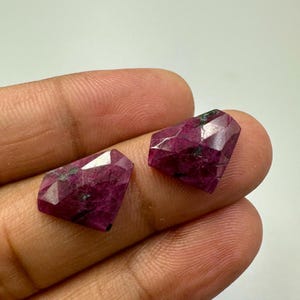 Paire de rubis naturels taillés en roses, 9 carats, fabrication de bijoux (15 x 11 mm)