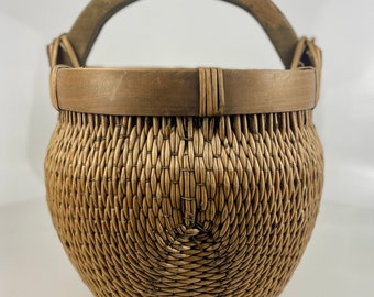 Vintage Large Chinese 19th Century Hand Woven Willow Basket with Wood Handle