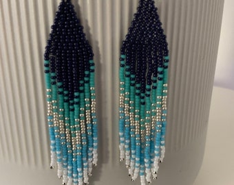Boucles d'oreilles franges en perles d'argent blanc bleu Boucles d'oreilles perles de rocaille Boucles d'oreilles perles amérindiennes Grande boucle d'oreille en point de brique