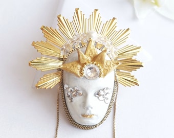 Brooch mask queen of the sun