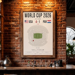 以下が含まれることがあります： WORLD CUP 2026 A NIGHT TO REMEMBERと題された額入りポスター。USA 4-1 PARのスコア、座席が強調されたスタジアムの座席表、SOFI STADIUM INGLEWOOD, CALIFORNIA, SECTION 123, ROW 14, SEAT 22, JUNE 12, 2026の文字が記載されています。