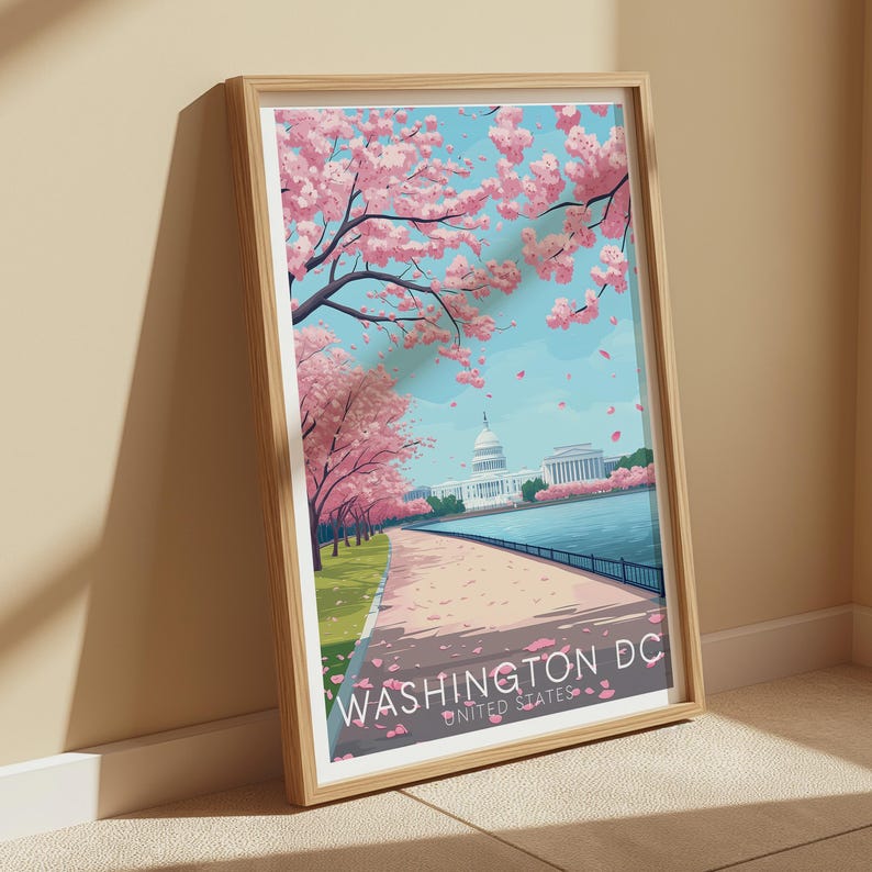 K&ouml;nnte beinhalten: Eine gerahmte Illustration des Washington Monuments in Washington, D.C. mit Kirschbl&uuml;ten im Vordergrund. Der Text "WASHINGTON DC UNITED STATES" befindet sich am unteren Rand des Bildes.