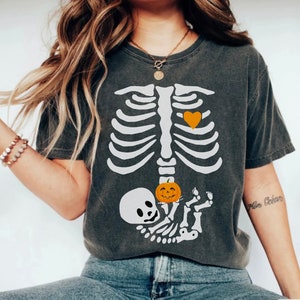 Pregnancy Reveal, Unisex Skeleton Pregnant Halloween Shirt, Pregnant Skeleton Shirt, Mothers Day, Halloween Tee, Pregnancy Outfit, Mom to be