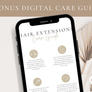 Puede incluir: Una pantalla de tel&eacute;fono inteligente que muestra una gu&iacute;a digital para el cuidado de las extensiones de cabello. La gu&iacute;a incluye consejos sobre c&oacute;mo secar al aire o con secador las extensiones de cabello, usar aceite en las puntas y usar un champ&uacute; y acondicionador sin sulfatos.