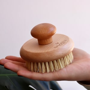 Nawaehi Dry Body Brush for Exfoliation, Dry Brush for Cellulite, and Lymphatic Brush Body Scrubber with Natural Bristles and Massage Nodules
